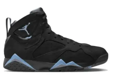 Czarny but Air Jordan 7 Retro z jasnoniebieskimi akcentami i logo Jumpman.