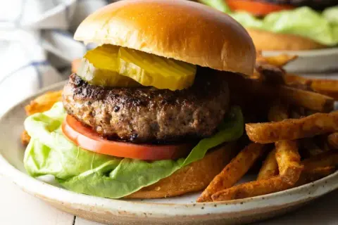 Jak zrobić idealne hamburgery z mięsa mielonego? Sekrety szefa!