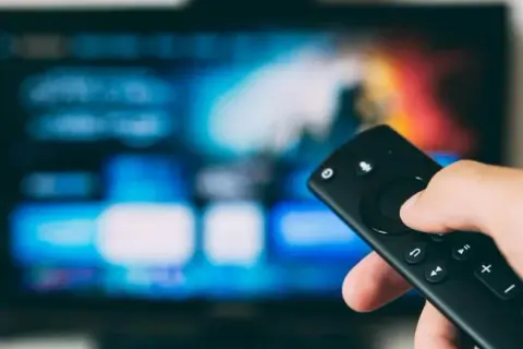 Jak włączyć internet w telewizorze i cieszyć się ulubionymi treściami