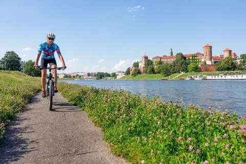 Trasa rowerowa wzdłuż Wisły - poznaj najpiękniejsze odcinki i atrakcje