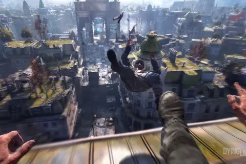 Gracz w grze Dying Light 2 spada z dachu, a miasto rozciąga się pod nim. Sprawdź Dying Light wymagania!