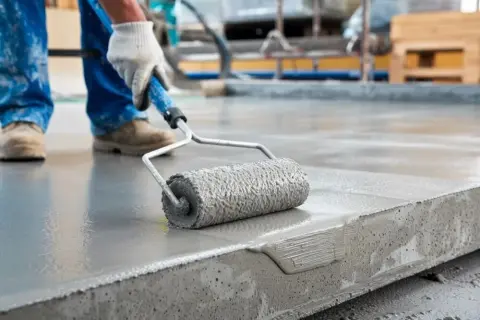 Czym pomalować beton? Najlepsze farby i techniki malowania betonu