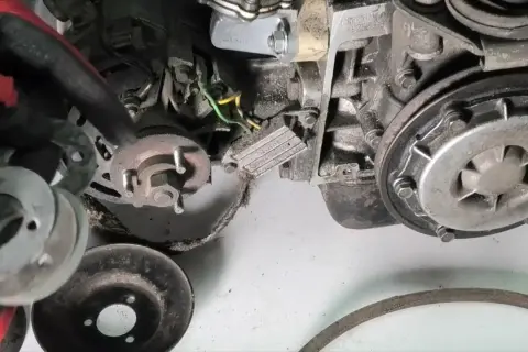Jak wymontować alternator Matiz - uniknij kosztownych napraw