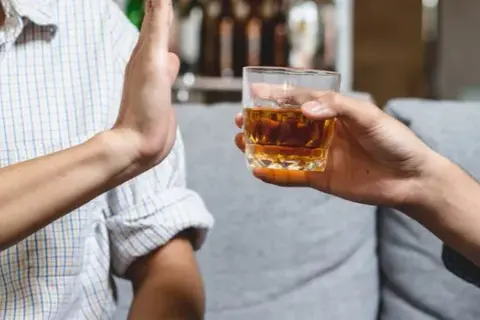 Uczulenie na whisky objawy – poznaj niebezpieczne symptomy alergii