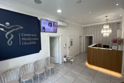 Recepcja i poczekalnia w Centrum Medycznym Chodźki w Lublinie.