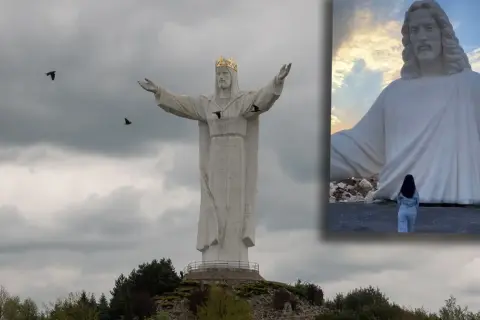 Największy pomnik Jezusa na świecie, z koroną na głowie i rozłożonymi ramionami, majestatycznie góruje nad krajobrazem.