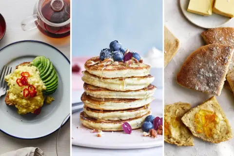 Frukost tips: Äggröra med avokado och chili, fluffiga pannkakor med blåbär och nötter, samt nybakat bröd med smör och marmelad.