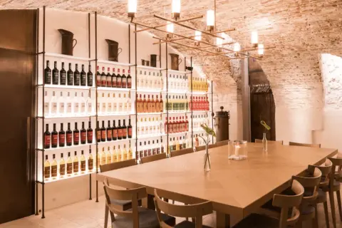Garage Nardini: Osteria, Cocktail Bar & Storia a Bassano