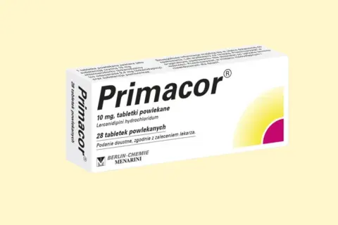 Opakowanie leku Primacor 10 mg, zawierające 28 tabletek powlekanych. Stosowany zgodnie z zaleceniem lekarza.