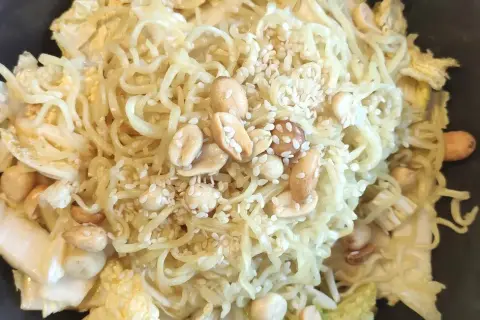 Yum Yum Salat: Das Geheimnis des viralen TikTok-Rezepts