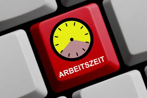 Rote Taste mit Uhr und "ARBEITSZEIT" Schriftzug, symbolisiert die Zeit im Metallgewerbe.