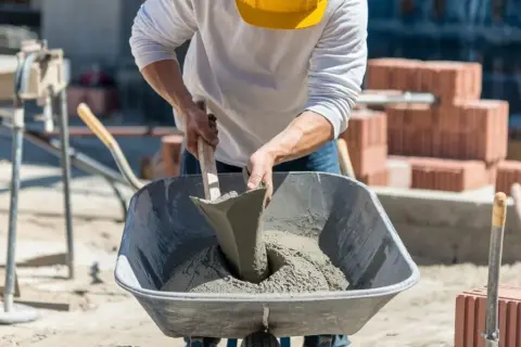 Cement do zaprawy murarskiej: Unikaj błędów przy wyborze idealnego rodzaju
