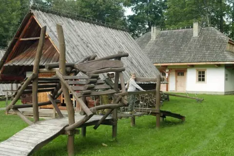 Skansen Zubrzyca: Odkryj fascynujące tradycje i atrakcje regionu