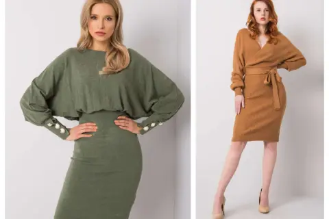 Dwie kobiety w sukienkach: oliwkowa z ozdobnymi guzikami i karmelowa kopertowa z paskiem. Obie w rozmiarze one size.