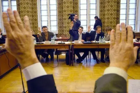 Jak odwołać prezesa spółdzielni mieszkaniowej – krok po kroku do sukcesu