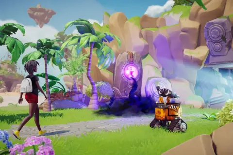 Dziewczyna z plecakiem i robot WALL-E w tropikalnej scenerii gry wideo.