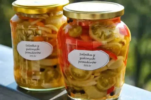 Sałatka z zielonych pomidorów: Prosty przepis na zimę (krok po kroku)