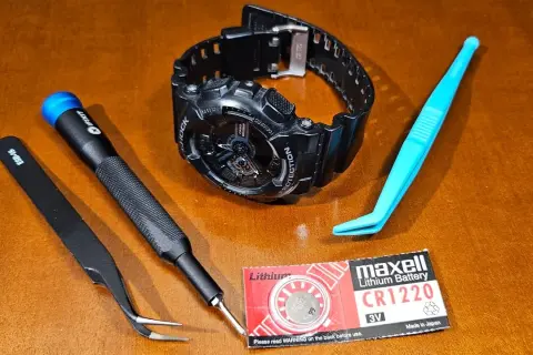 Wymiana baterii G-Shock: prosta instrukcja i koszty serwisu