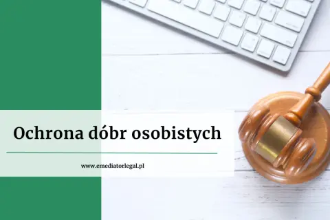 Ochrona dóbr osobistych, zgodnie z art. 23 KC, to podstawa prawna. Widoczny młotek sędziowski i klawiatura symbolizują prawo i technologię.