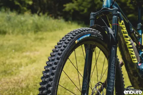 Jakie opony do roweru? Rozmiar, bieżnik, tubeless wybierz mądrze!
