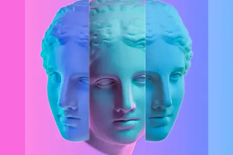 Fragmentos de una escultura griega clásica, iluminados con degradados de azul y rosa, creando un efecto etéreo y moderno.