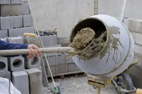 Cement czy gotowa zaprawa – co wybrać, by uniknąć kosztów?