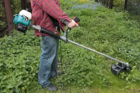 Jaka kosa spalinowa Makita? Poznaj najlepsze modele i ich zalety