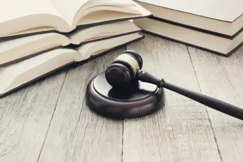 Sąd podwyższy alimenty w apelacji? Warunki i zakaz reformationis in peius