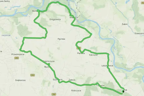 Mapa z zaznaczonym zielonym szlakiem rowerowym, biegnącym przez wsie takie jak Bork, Pęcław, Kaczyce, a także w pobliżu Głogowa.