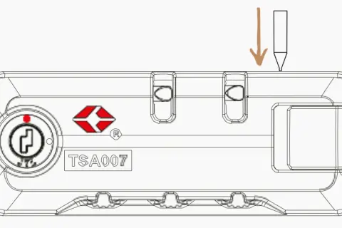 Schemat blokady TSA na walizce Samsonite. Strzałka wskazuje miejsce, gdzie należy włożyć klucz, aby otworzyć walizkę.