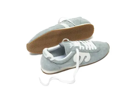 Scarpe da ginnastica Wushu uomo in camoscio azzurro con lacci bianchi e suola in gomma.