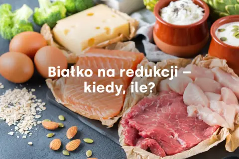 Białko na redukcji – kiedy, ile? Jajka, łosoś, wołowina, kurczak, ser i warzywa.