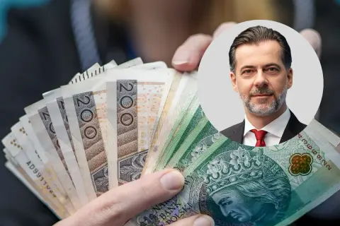 Czy państwo może zabrać pieniądze z konta w razie wojny? Mężczyzna w garniturze trzyma banknoty 200 zł.