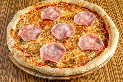 Ile osób najedzie się pizzą 40 cm? Sprawdź, zanim zamówisz!