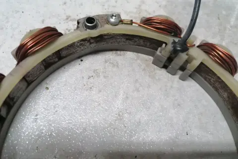 Silnik z kosiarki i alternator? Zrób własny generator 12V/230V!