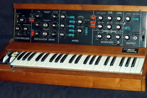 Instrumenty muzyki elektronicznej: Odkryj ich tajemnice i zastosowanie
