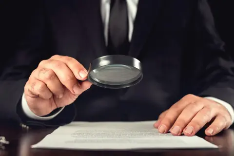 Czy świadek może nie pamiętać? Prawne aspekty i konsekwencje