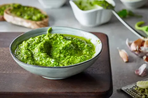 Pesto z bazylii z czym jeść: najlepsze pomysły na pyszne dania