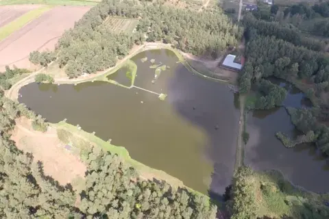 Wielkopolska: Wędkowanie z noclegiem? Poznaj sprawdzone łowiska!