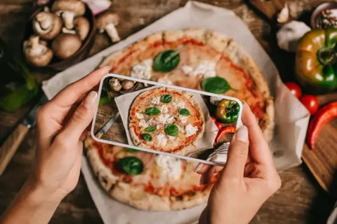 Ile nagrzewa się kamień do pizzy? Odkryj sekrety idealnego pieczenia