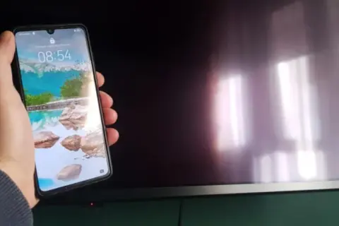Jak łatwo podłączyć telefon do telewizora - sprawdź metody i porady
