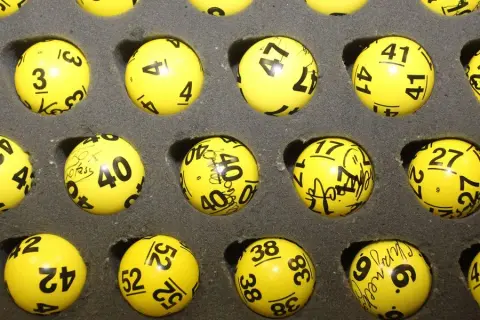 W jakie dni losowania lotto? Poznaj harmonogram i godziny!