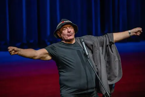 Lesław Żurek: Fascynująca biografia i osiągnięcia aktora w teatrze