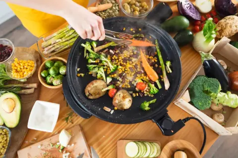 Plancha de cocina: ¿Cuál elegir para comer más sano y rico?