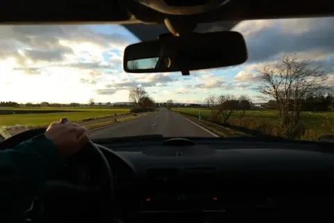 Gdzie jest sterownik centralnego zamka w Renault Scenic - sprawdź lokalizację