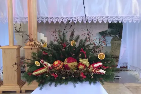 Jak pięknie udekorować ołtarz na Boże Narodzenie – praktyczne porady i inspiracje