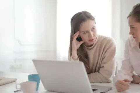 Jak napisać CV po liceum, aby wyróżnić się na rynku pracy?