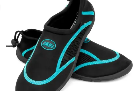 Buty do wody damskie: jaki model wybrać? Poradnik i ranking
