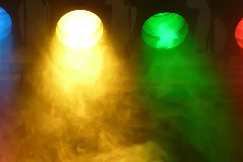 Światło RGB: Jakie są zastosowania i jak efektywnie je wykorzystać?
