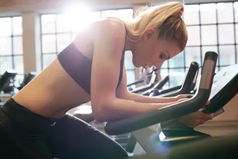 Oberkörpertraining Frauen: Stark, selbstbewusst & definiert